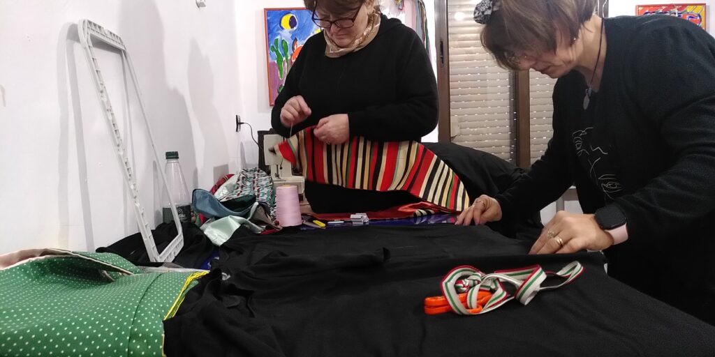 Con le macchine da cucire verso la libertà: progetto di sartoria per le donne albanesi
